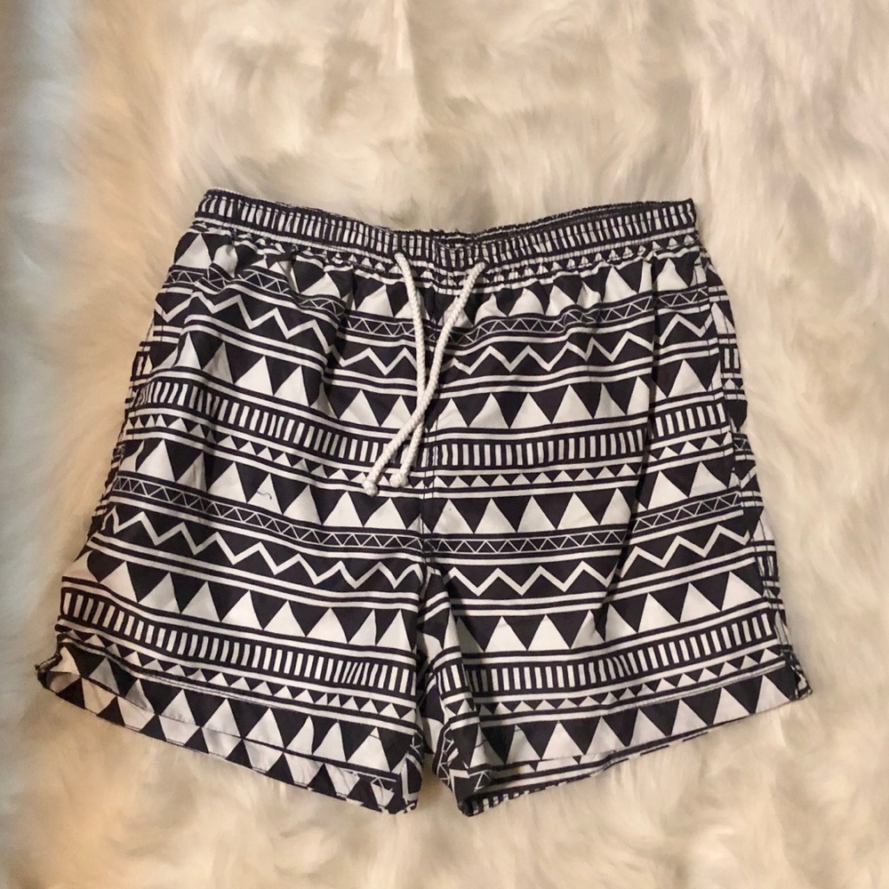 Patterned Gray & White Chic Shorts